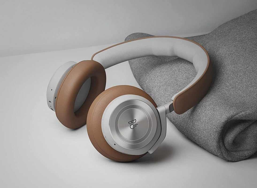 Bang & Olufsen Beoplay HX Timber