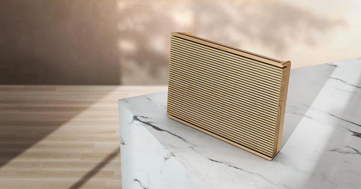 Bang & Olufsen Beosound Level Gold Tone/Light Oak